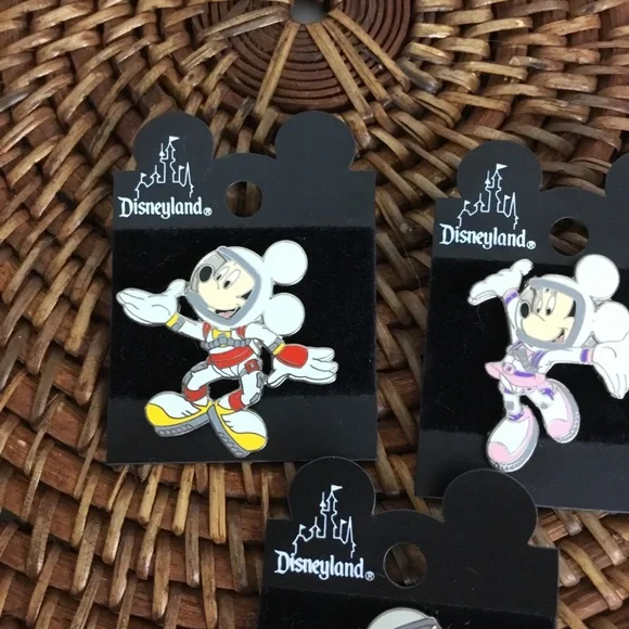 Vintage Disney Pins Mickey Minnie Pluto New Space Astronauts - Picture 4 of 4
